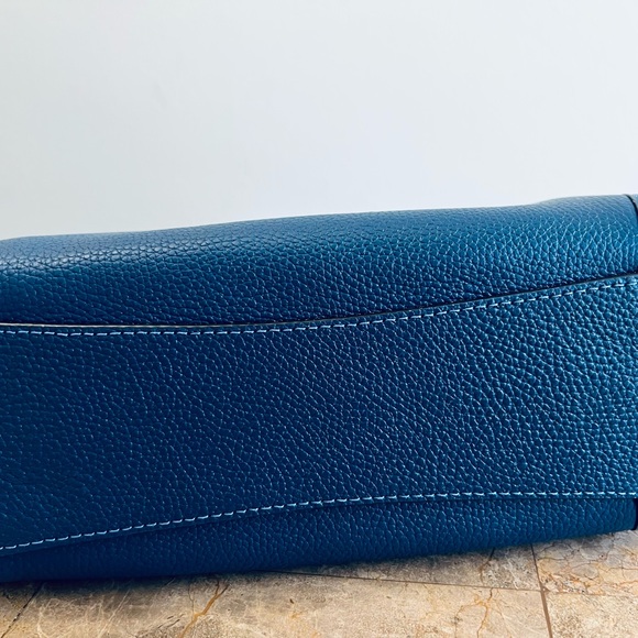 Coach's Leather Small Duffle bag - Picture 7 of 12